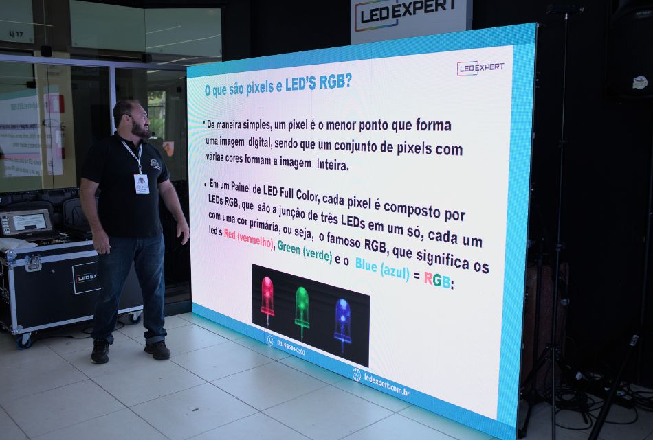 lp-certificacao-ead-led-expert-paineis-painel-led-midia-dooh-publicidade-digital-out-of-home-indoor-outdoor-rental-14