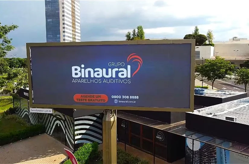 Painel ligado, dinheiro entrando: como o varejo está lucrando com publicidade digital