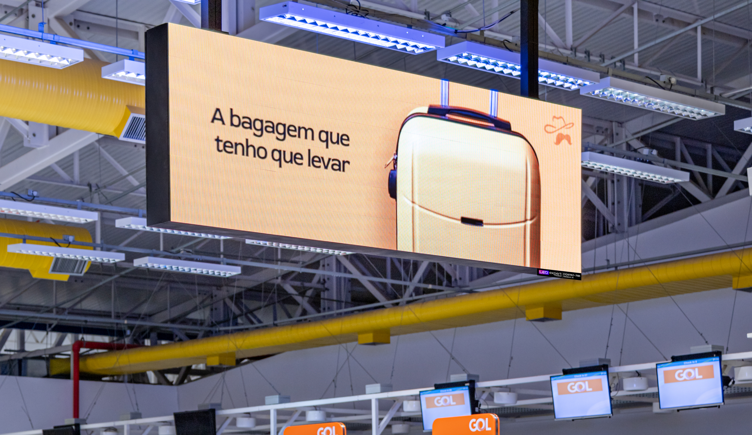 Aeroporto de São José dos Campos recebeu novo painel de LED